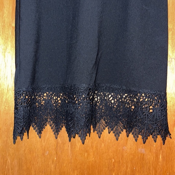 •LOVE...ADY•NWT LITTLE BLACK DRESS WITH CROCHET LACE HEM DETAIL SIZE MEDIUM - Picture 7 of 11